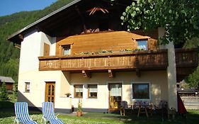 Haus am Brunnen